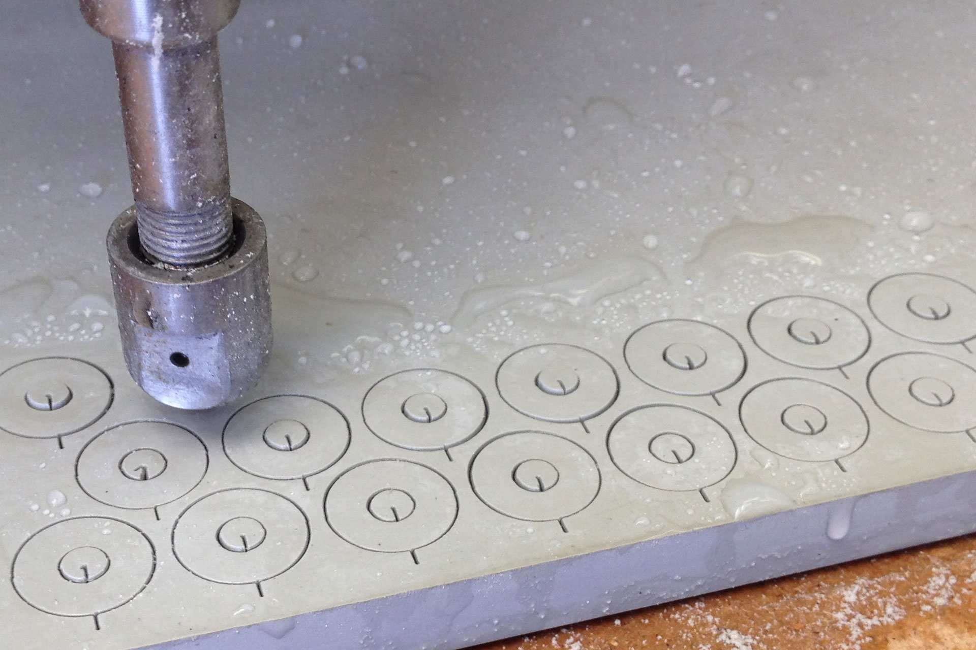 KMT-WATERJET-CUTTING-COMPOSITE-MATERIAL-Center